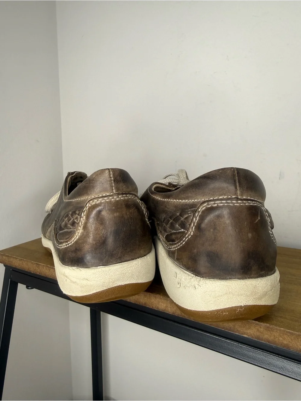 Aetrex Dana Leather Braided Detail Sneakers